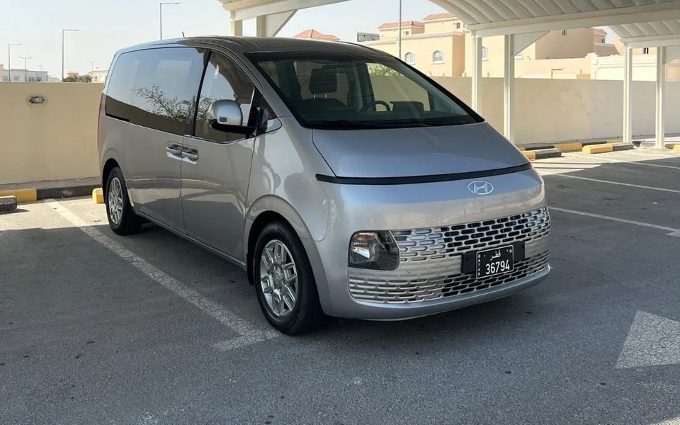 A silver Hyundai Staria from the Dunescape fleet
