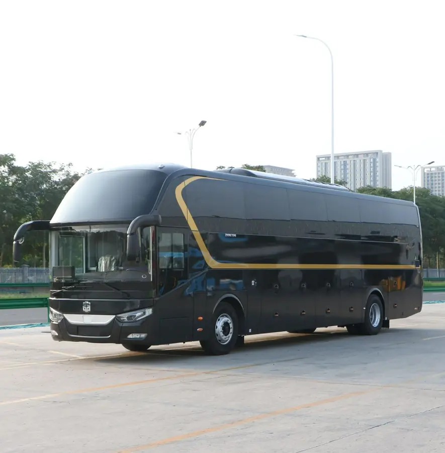 A black luxury coach from the Dunescape fleet